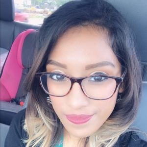 Meet your Posher, Zury